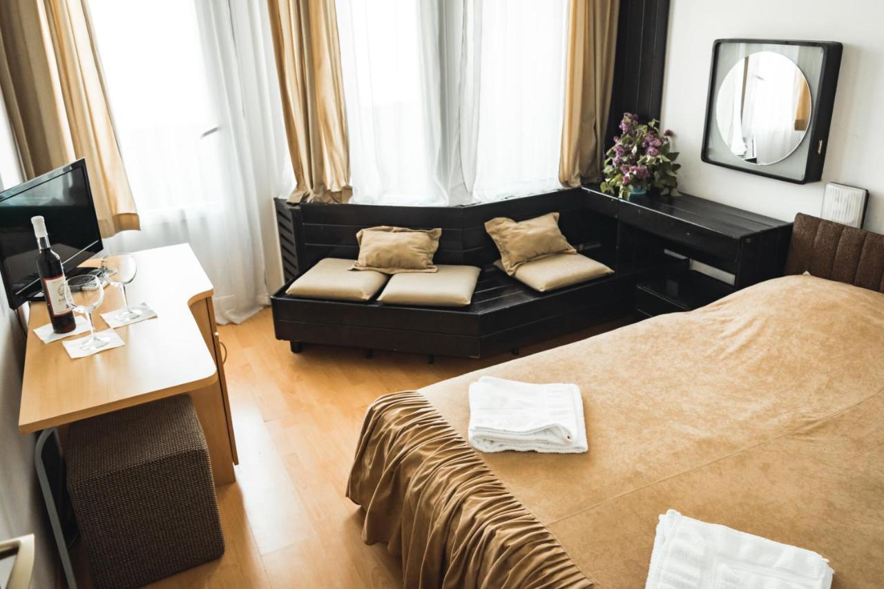 Hotel Lepenski Vir Donji Milanovac Buitenkant foto