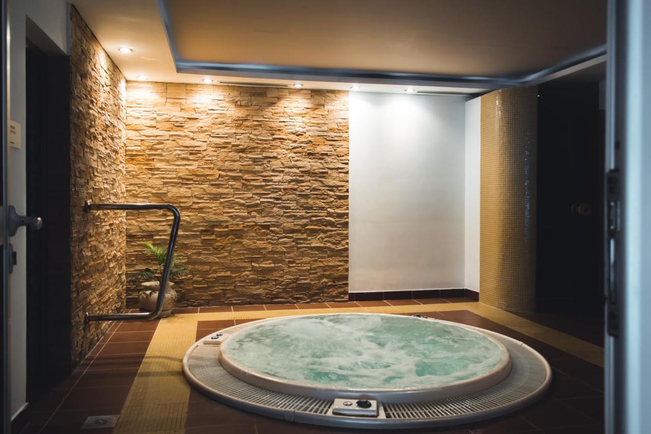Hotel Lepenski Vir Donji Milanovac Buitenkant foto