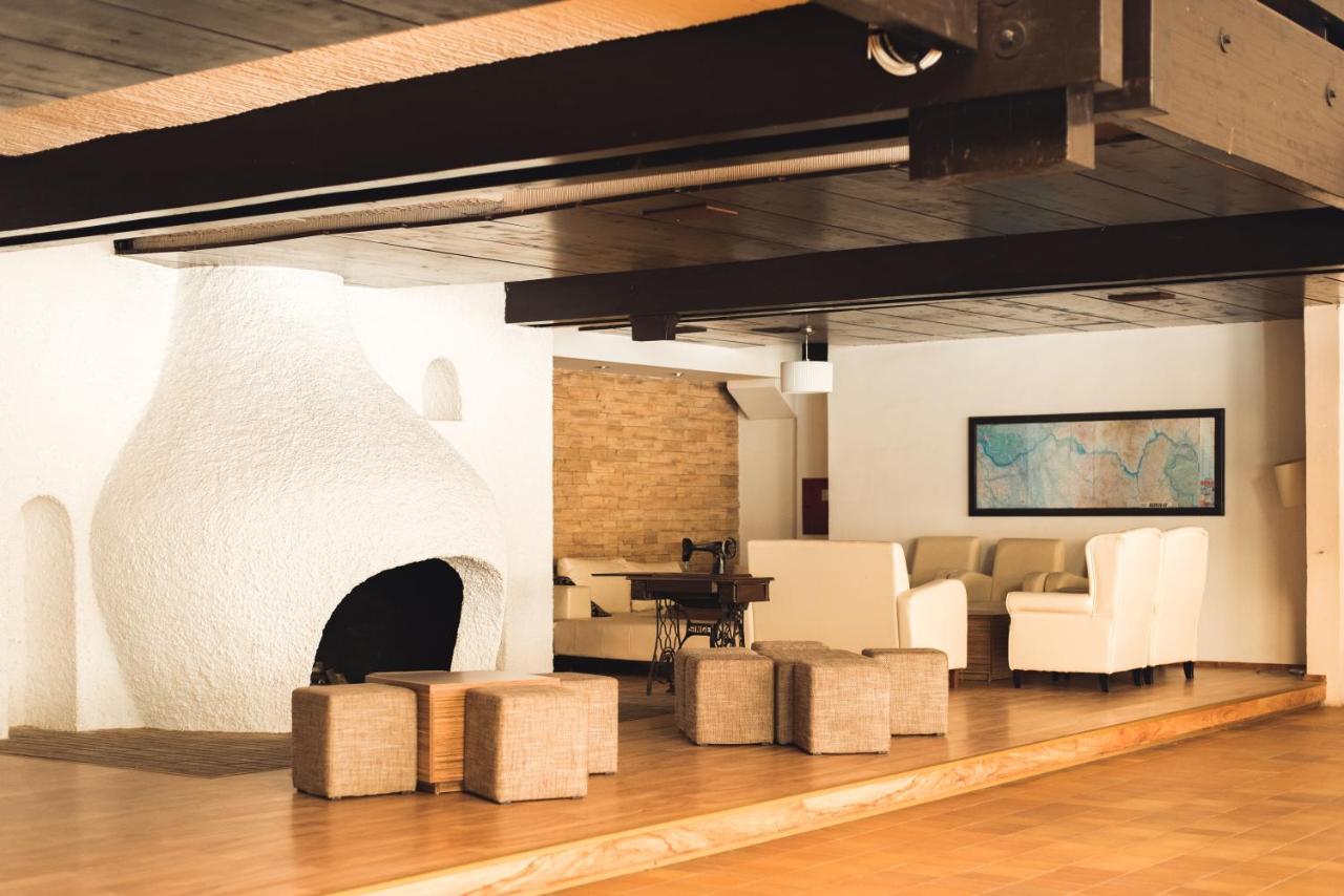 Hotel Lepenski Vir Donji Milanovac Buitenkant foto