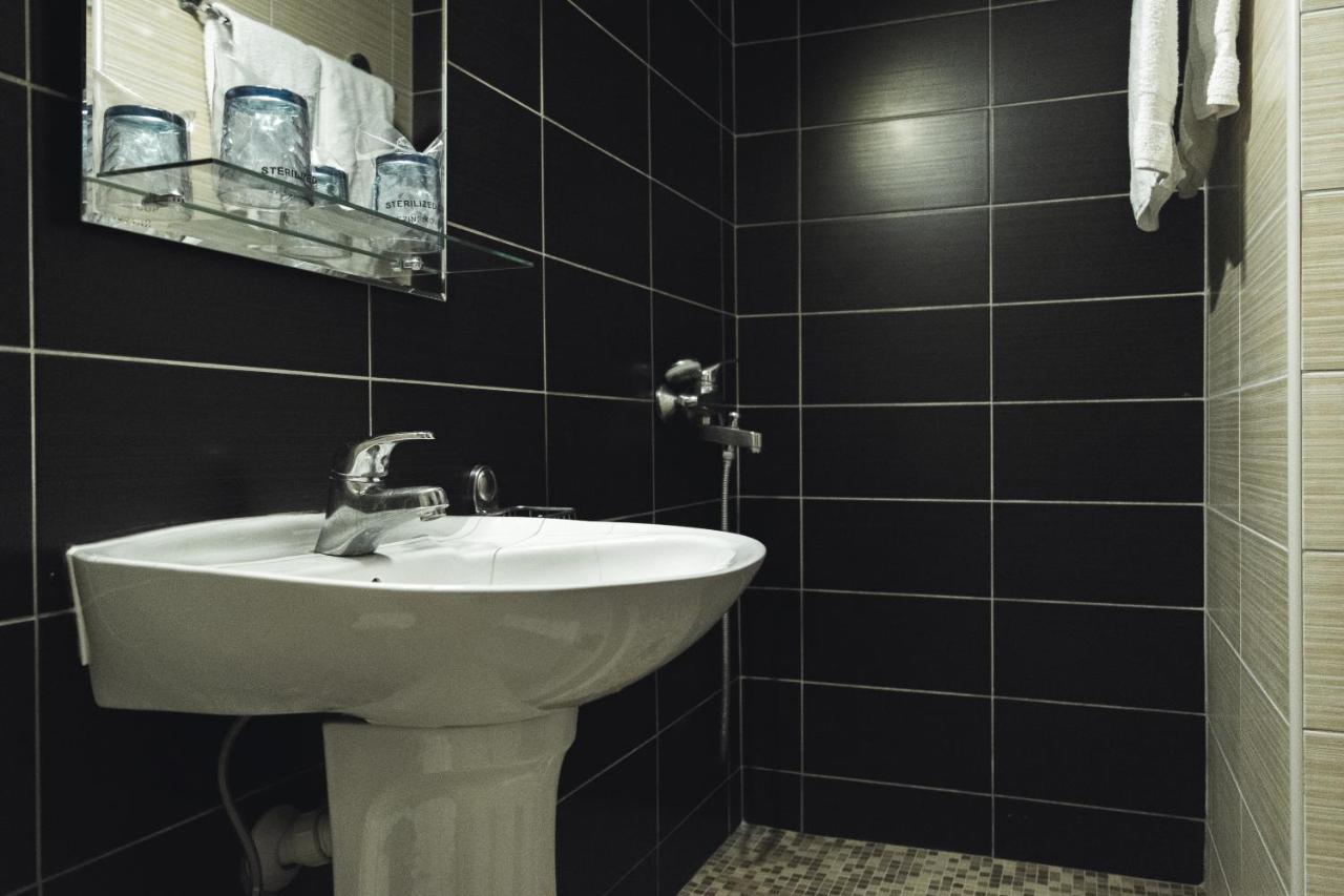 Hotel Lepenski Vir Donji Milanovac Buitenkant foto